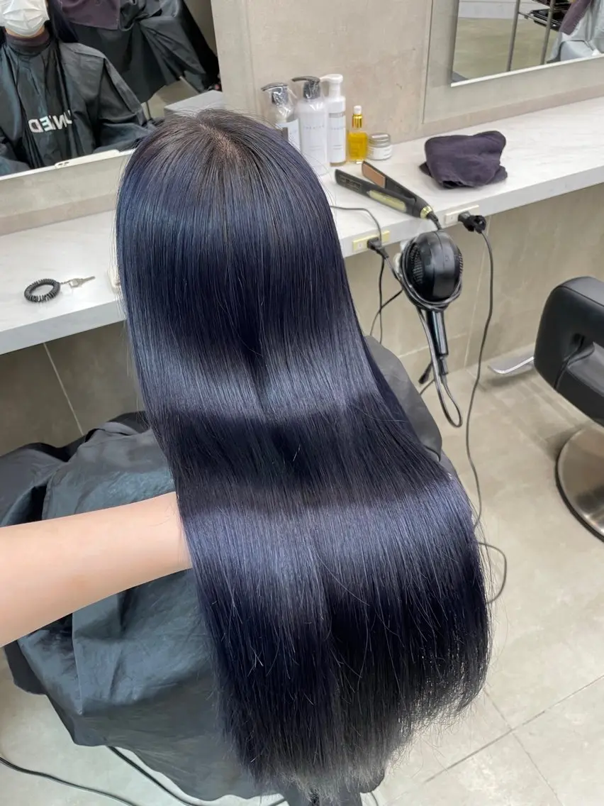 ロング カラー 黒髪 ブルーカラー ブルーブラック ブルーラベンダー ラベンダーカラー 抜け感レイヤー︴ ニュアンスカラーのヘアスタイル