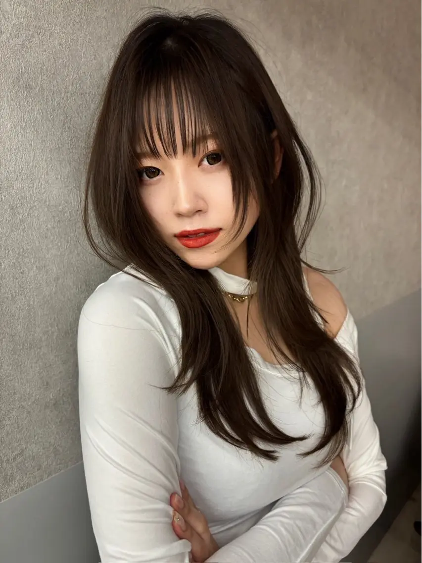 セミロング 顔まわりレイヤー 顔周りカット ハイレイヤー レイヤーカット ローレイヤー カット MOMOHA/ 🍑レイヤーカットのヘアスタイル