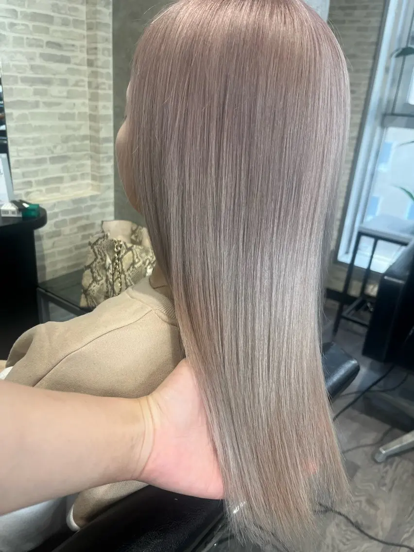 セミロング Lilly 中谷友里のヘアスタイル
