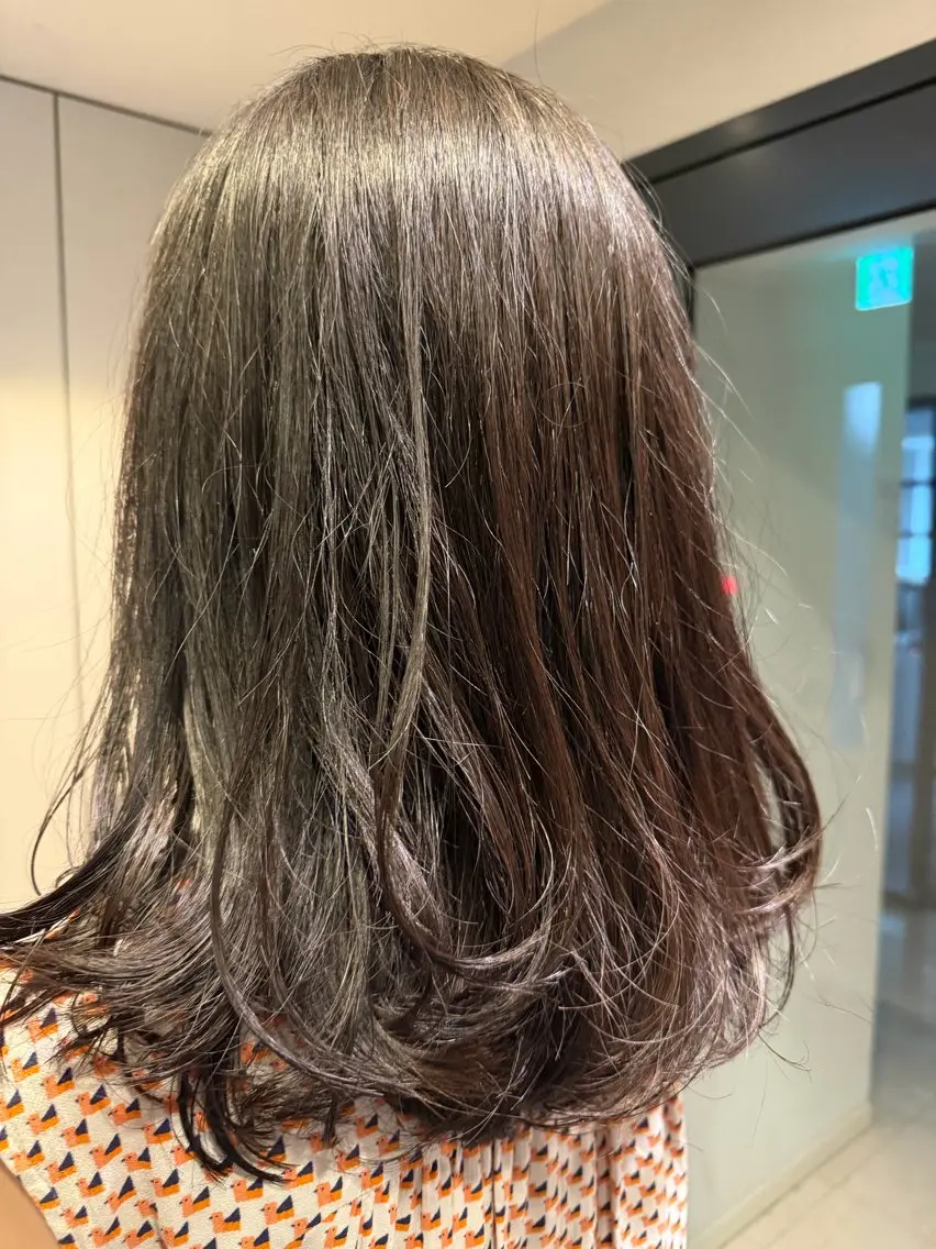 セミロング カット 大野 百合香のヘアスタイル
