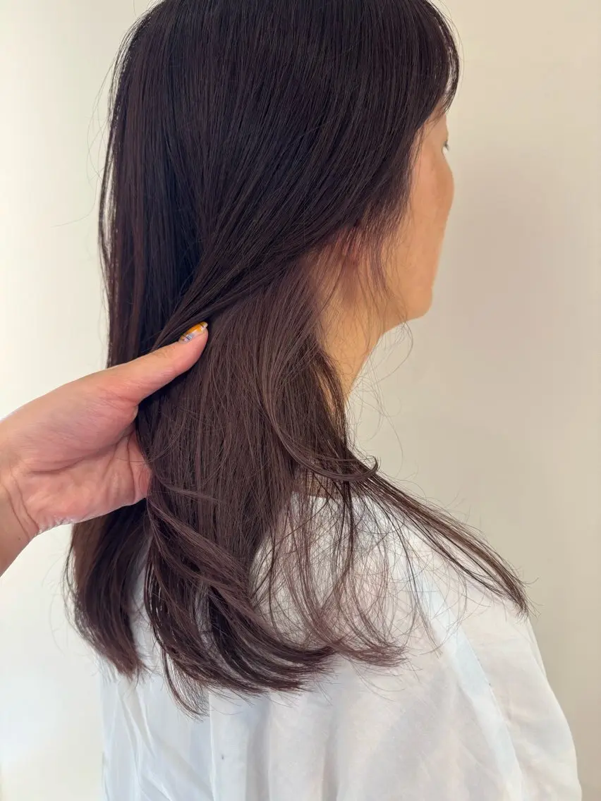 セミロング カラー アッシュ イヤリングカラー ラベンダーカラー ラベンダーアッシュ カット ヘアカラー トリートメント えんどう みほのヘアスタイル