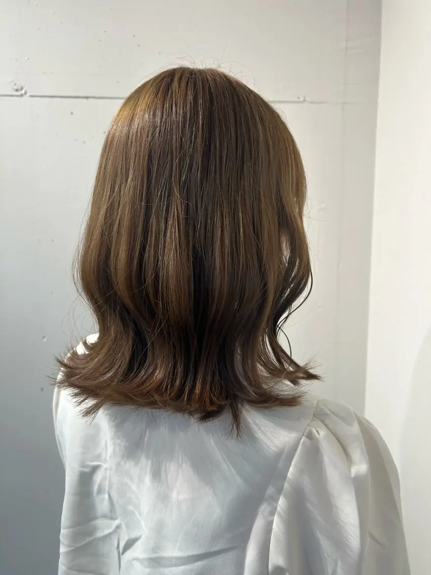 ミディアム カラー ヘアカラー ベージュ/ダブルカラ ー/新潟駅/青柳萌果のヘアスタイル