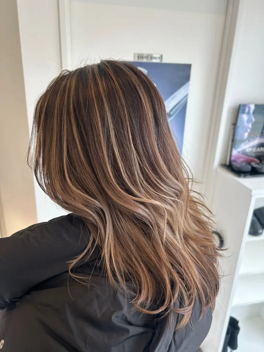 ミディアム カラー ヘアカラー 岡田 詠のヘアスタイル