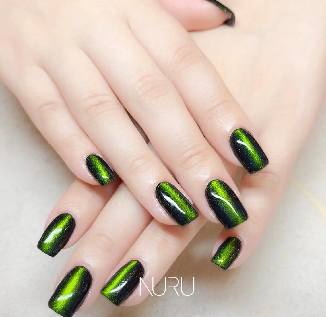 ネイル グリーン マグネットネイル シンプルネイル ハンドネイル NULLNAIL新宿 YUIのネイルデザイン