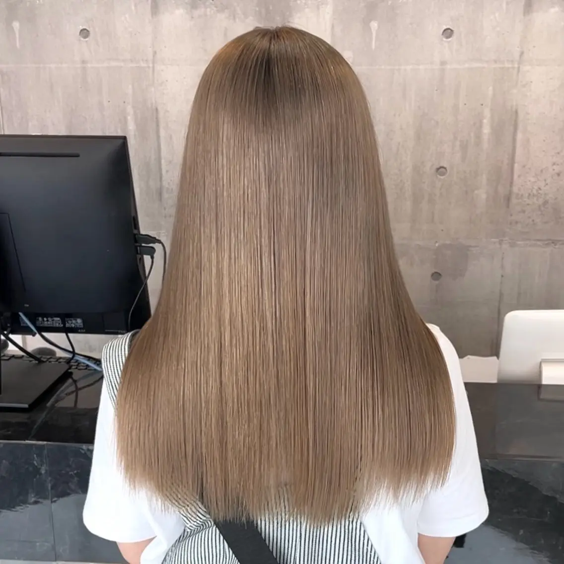セミロング カラー ベージュカラー ブリーチ ケアブリーチ グレージュ ハイトーンカラー ヘアカラー トリートメント ryuto/ブリーチ /髪質改善カラーのヘアスタイル