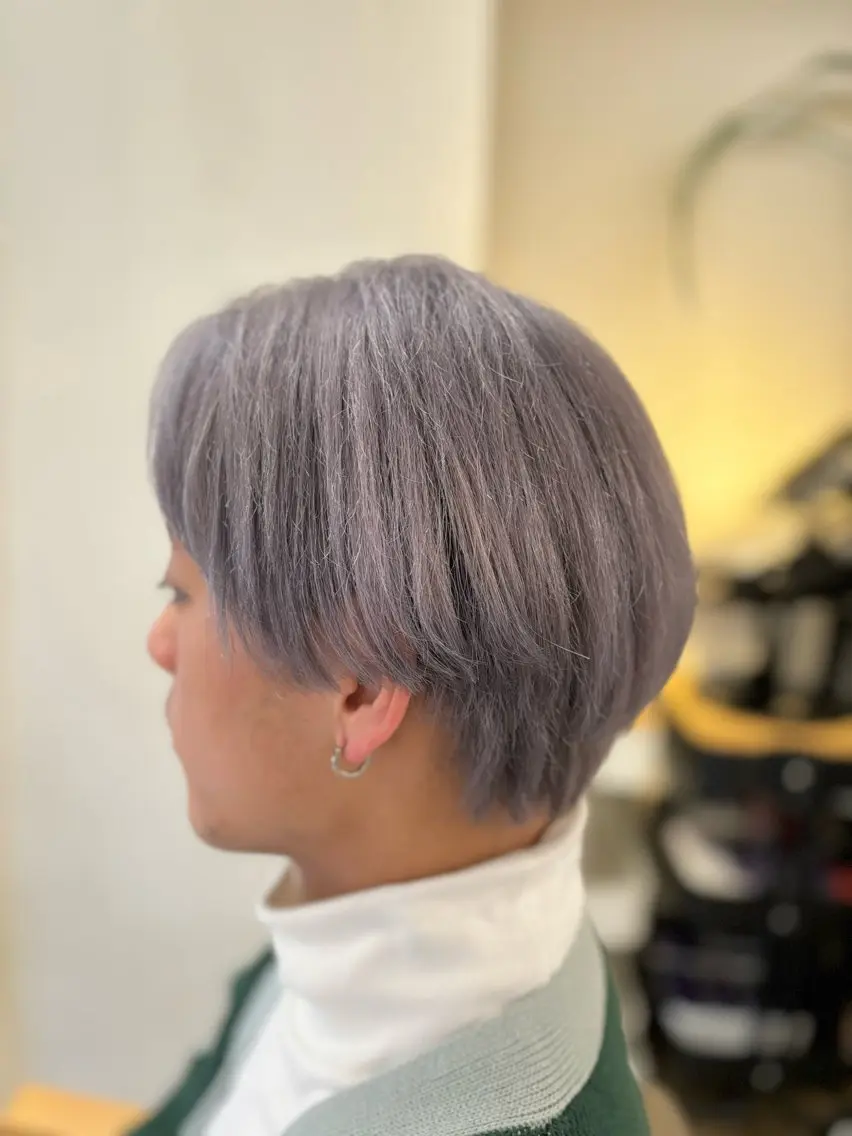 カラー アッシュ ブリーチ デザインカラー シルバー シルバーアッシュ メンズスタイル HOSOKAWAのヘアスタイル