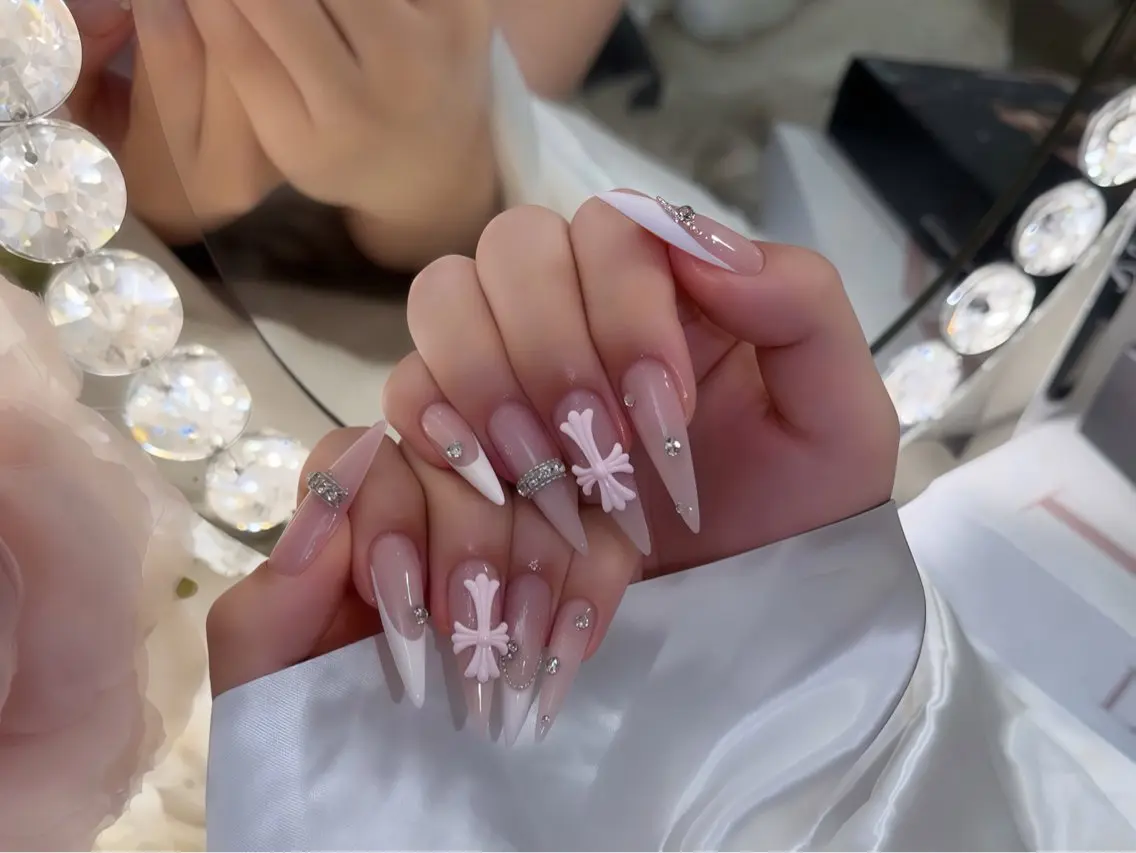 ネイル オーロラネイル チークネイル フットネイル フレンチネイル ジェルネイル ハンドネイル ハンドケア NEW NAIL💞 yuki🔥のネイルデザイン