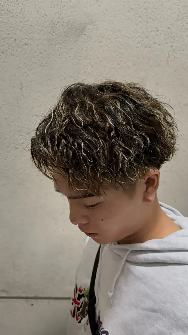 パーマ ツイストスパイラルパーマ スパイラルパーマ カット パーマ 赤木 俊太のヘアスタイル