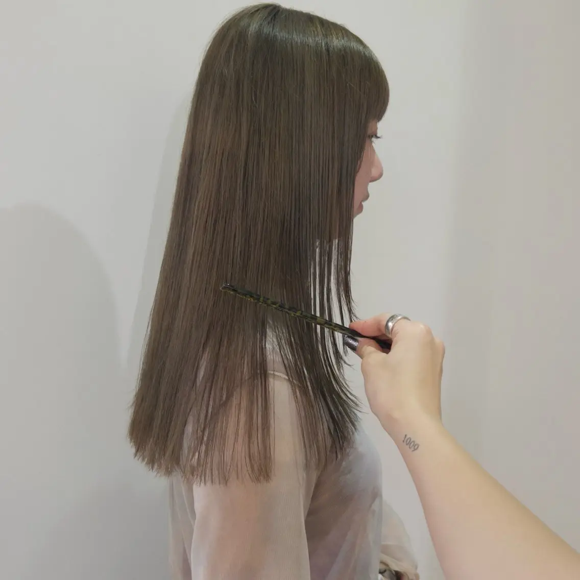 セミロング カラー 透明感カラー 顔まわりレイヤー 顔周りカット ハッシュカット レイヤーカット カット ヘアカラー トリートメント nonoka オリーブ/レイヤーのヘアスタイル