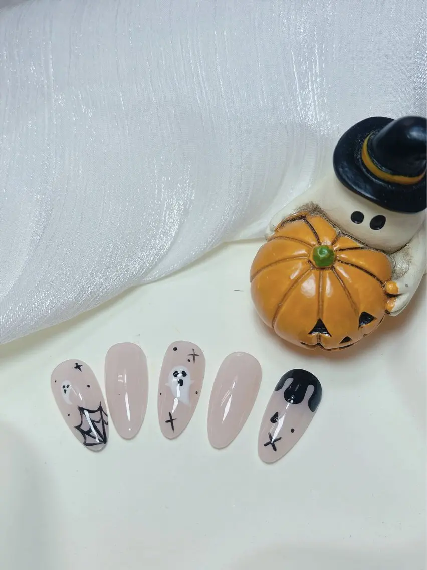 ネイル チークネイル フレンチネイル グラデーション ハロウィン キラキラネイル 陳 rinaのネイルデザイン