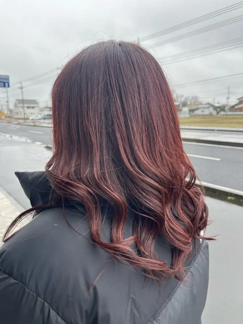 セミロング ヘアカラー 縮毛矯正🐼暖色 根本侑季のヘアスタイル