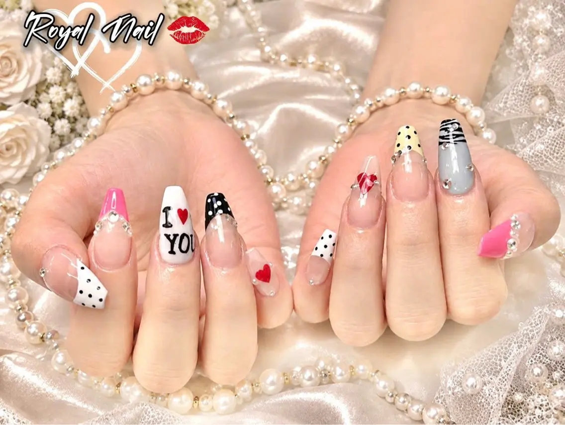 ネイル 韓国ネイル マグネットネイル 持ち込み ハンドネイル Royal Nail_RINAのネイルデザイン
