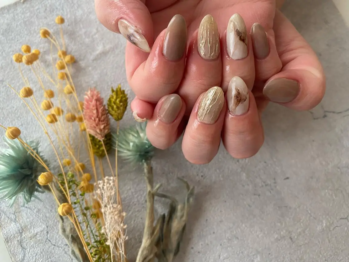 ミディアム ネイル ハンドネイル ëmma nail_ by chulaのネイルデザイン