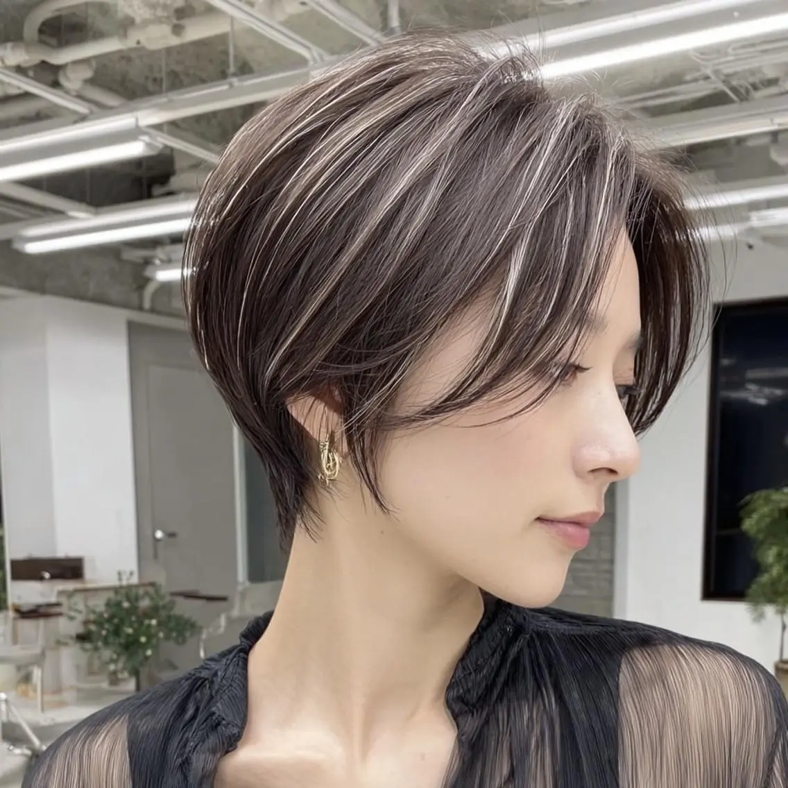 ショート カラー アッシュ アッシュブラウン ブラウンカラー ハイライトカラー 3Dハイライト スガト 🎨透明感カラー✨️のヘアスタイル
