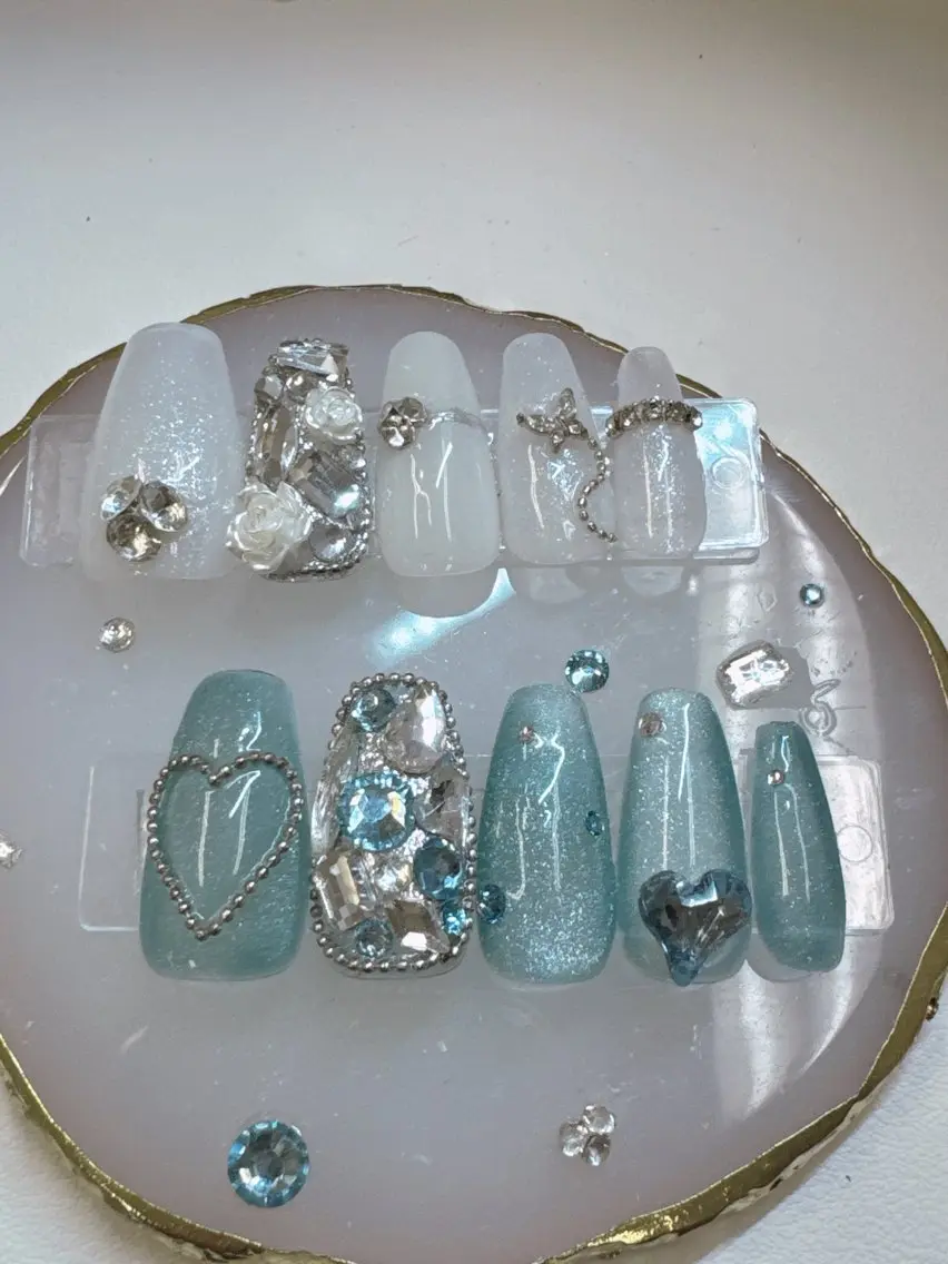 ネイル アートネイル ドット フレンチネイル ジェルネイル ガラスフレンチ ハンドネイル Queeens nailのネイルデザイン