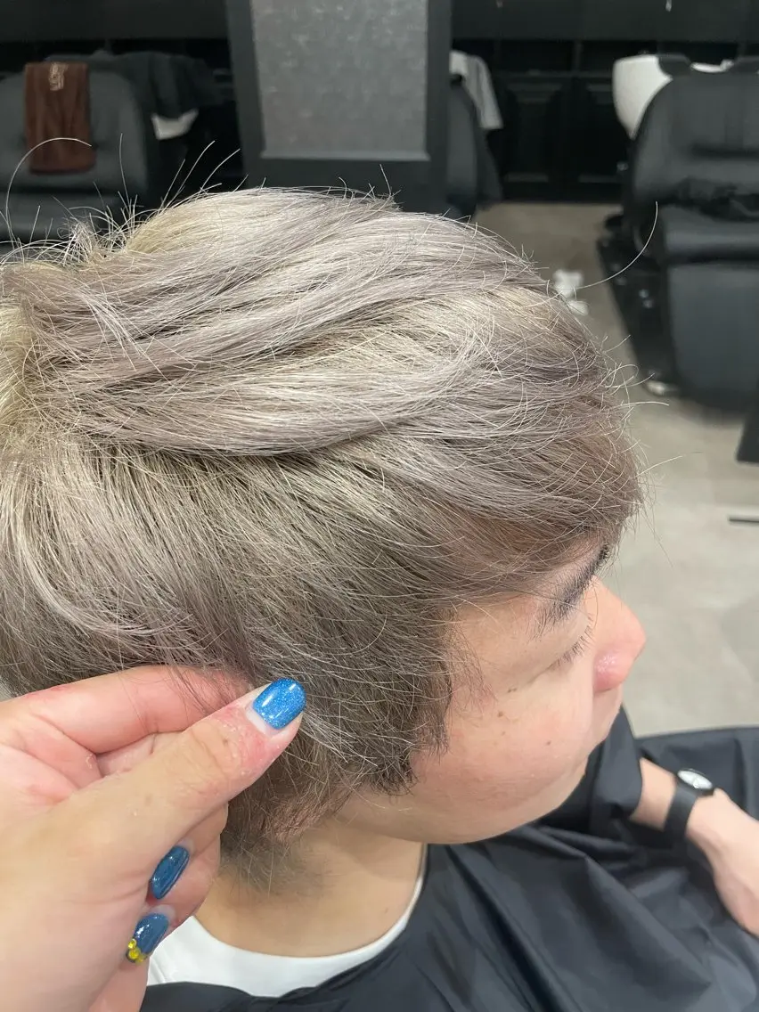 カラー 山田 紗穂のヘアスタイル