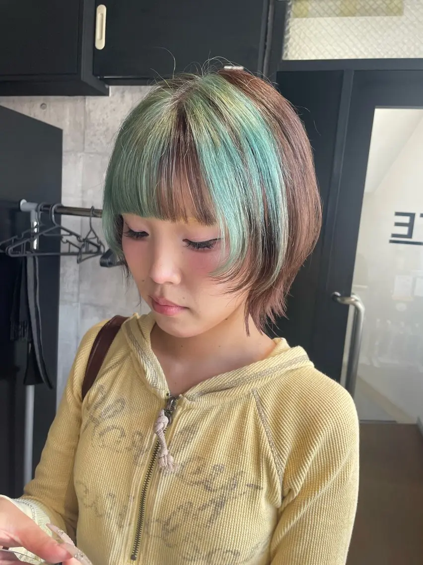 ショート ヘアカラー トリートメント _WHITE 佐伯 碧のヘアスタイル