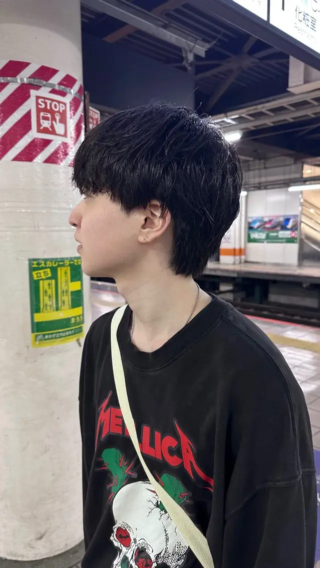 ショート メンズ 切りっぱなしボブ メンズブリーチ センターパート メンズハイライト メンズハイトーン カット HARUKI🏔️/ メンズ/透けブラウンのヘアスタイル