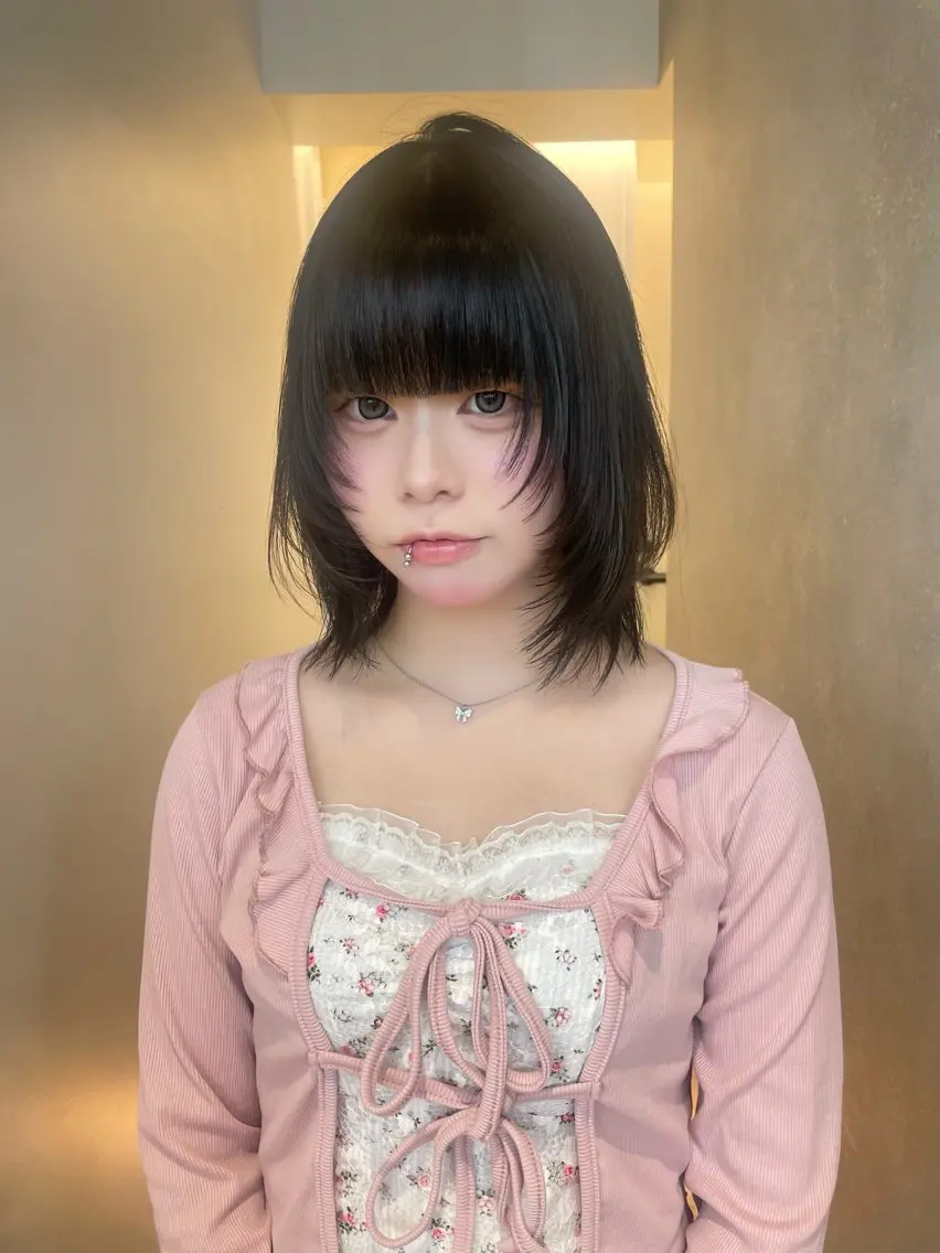 ミディアム 顔周りカット ハイトーン/デザイン ハッシュカット/セナのヘアスタイル