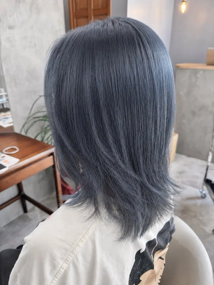 セミロング カラー ブリーチ ブルーカラー 🍀and hair 日比野のヘアスタイル