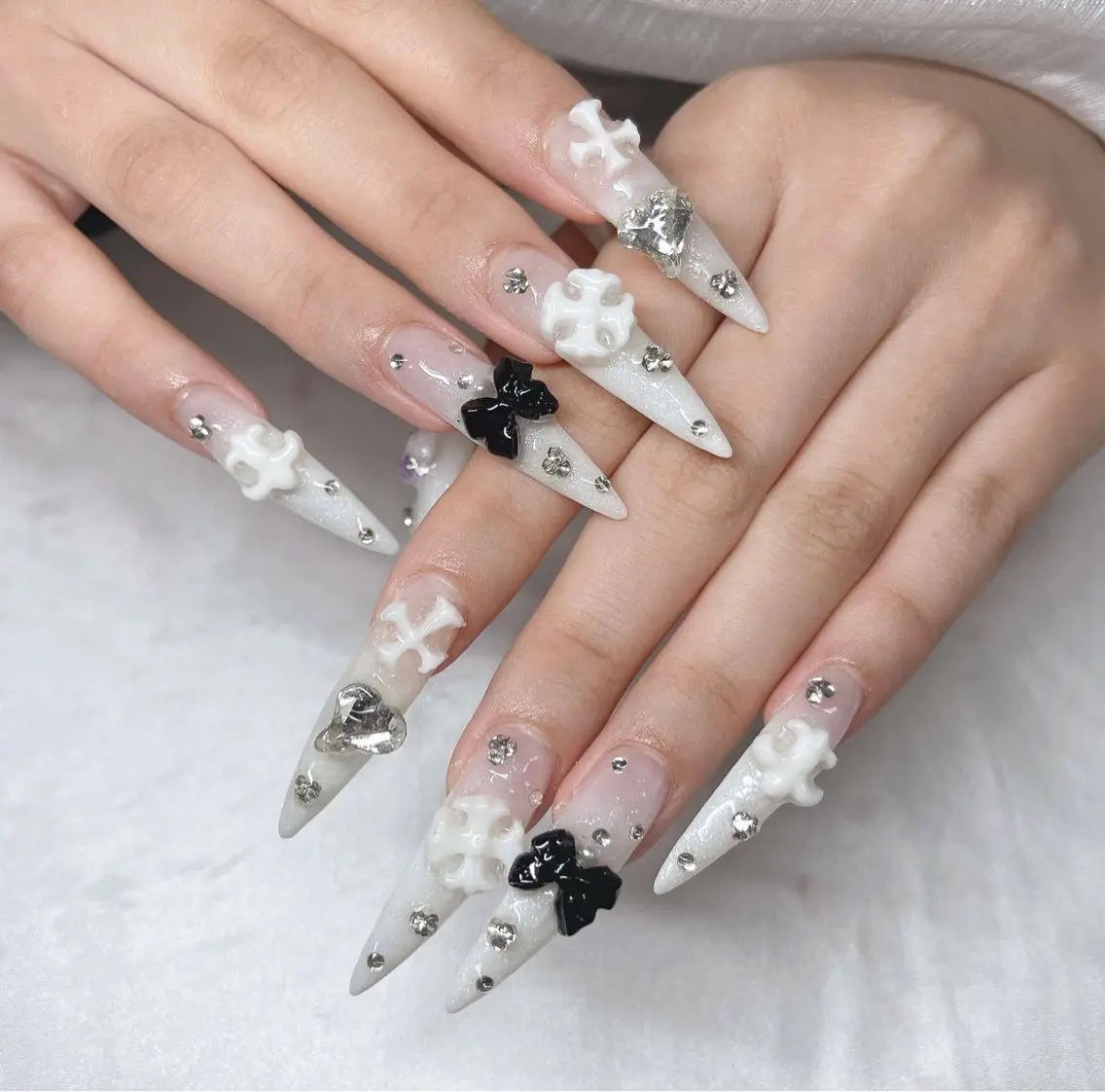 ネイル 長さ出し グラデーション 卒業式 キラキラネイル マグネットネイル ハンドネイル Lee Nailsのネイルデザイン