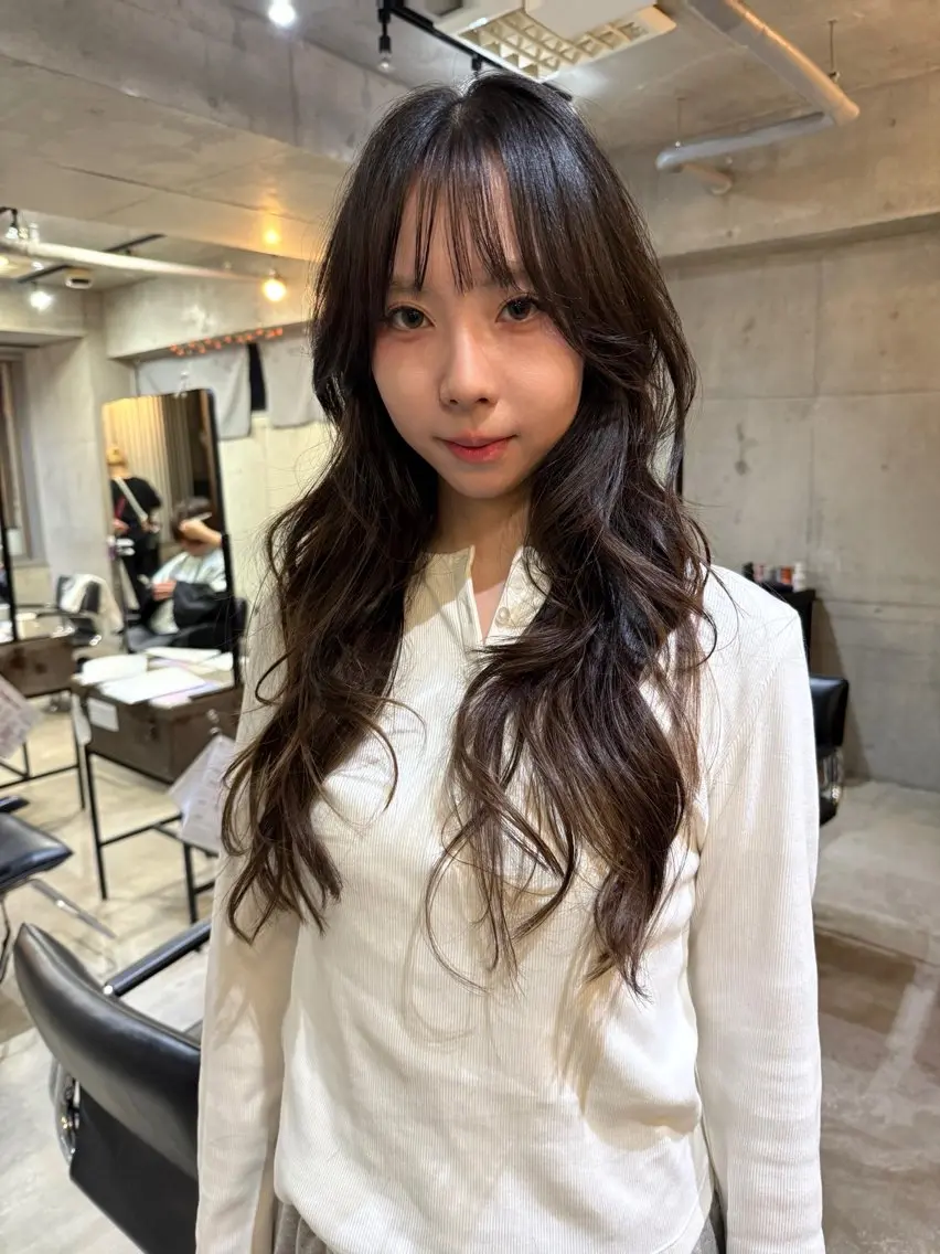 ロング ロングレイヤー レイヤーカット ロング レイヤーカット\ウル フ　chinatsuのヘアスタイル