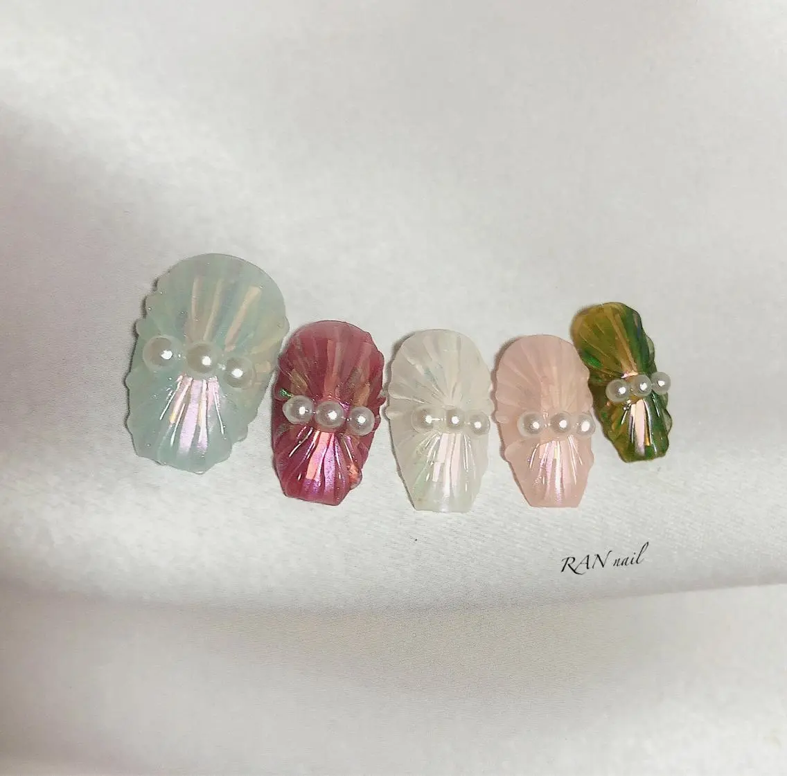 ネイル オーロラネイル キラキラネイル オフィスネイル ワンカラーネイル 夏ネイル ハンドネイル フットネイル RAN nailのネイルデザイン