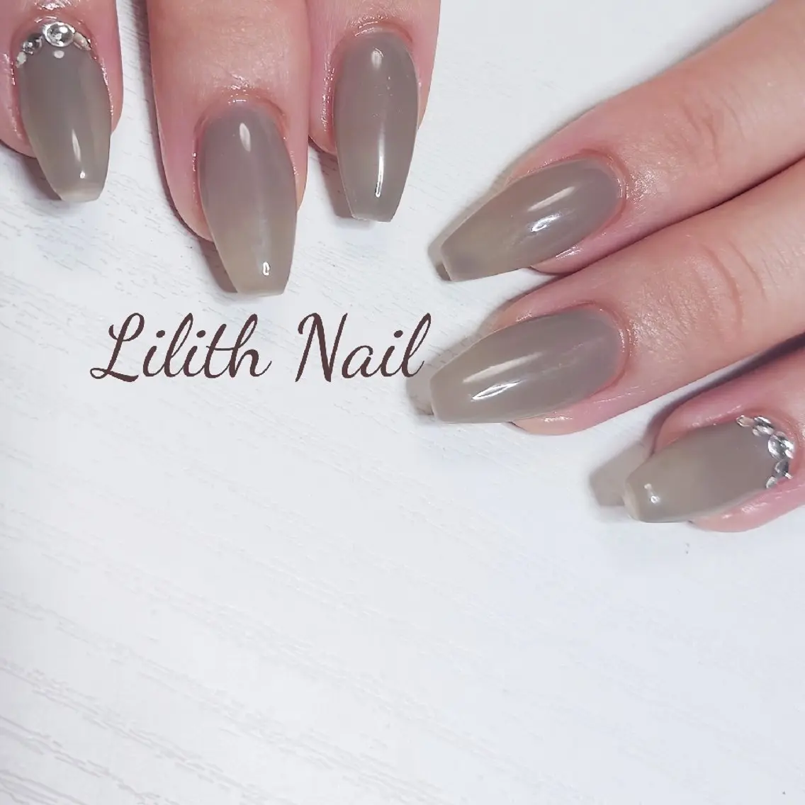ネイル ストーンネイル ハンドネイル Lilith Nailのネイルデザイン