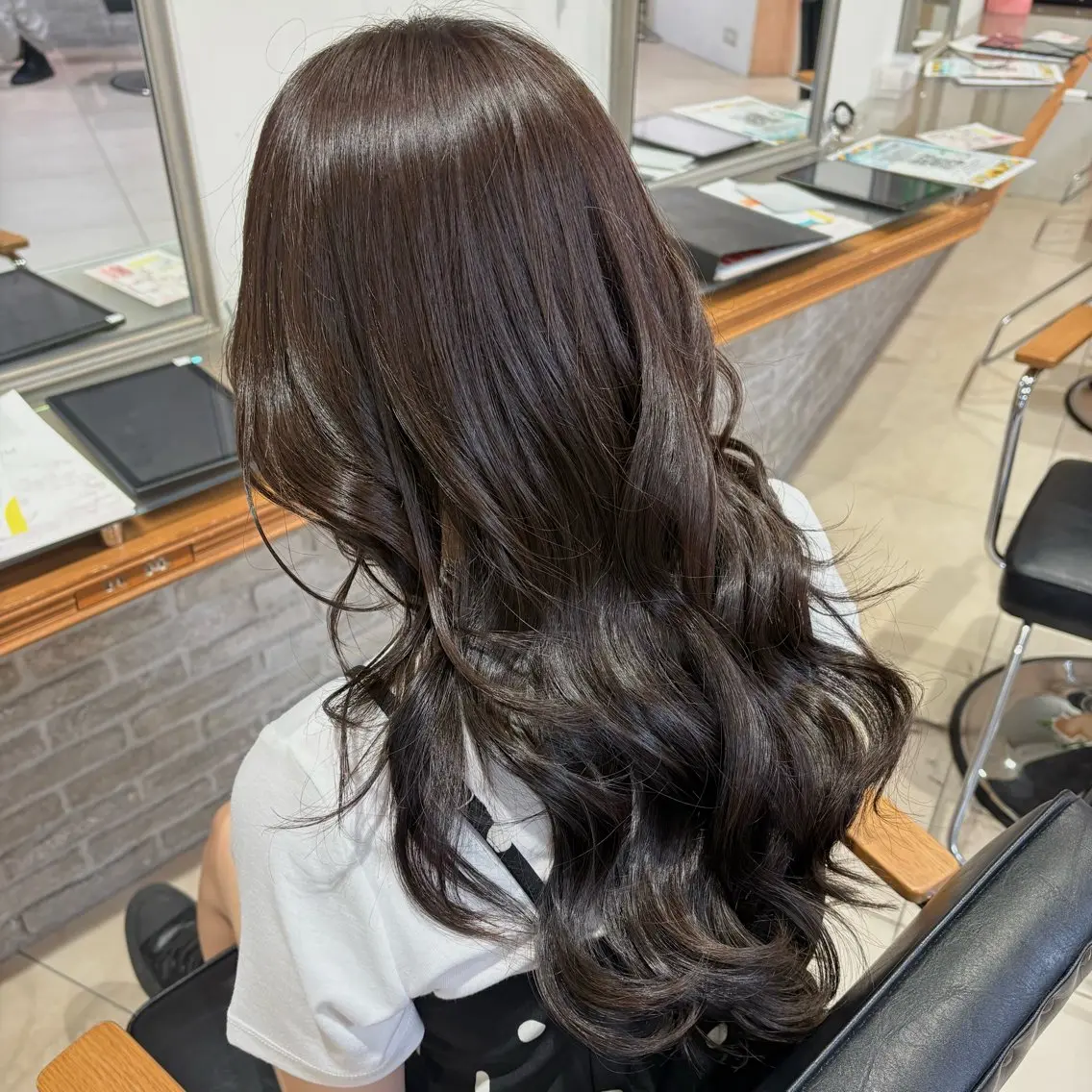 ロング カラー ベージュカラー オリーブベージュ カット ヘアカラー トリートメント 透明感カラー/レイヤ ーカット/夏凜のヘアスタイル