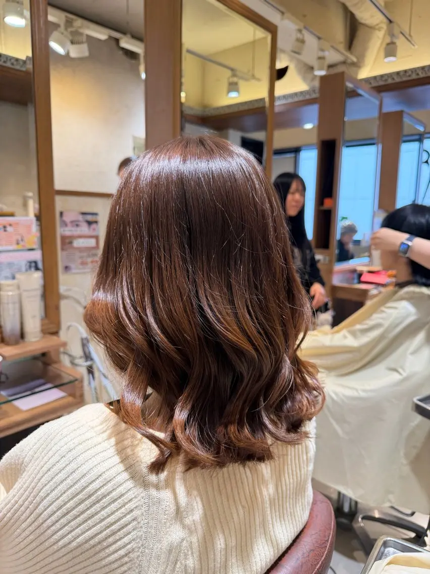 ミディアム カラー ヘアアレンジ カット ヘアカラー ブリーチ無しカラー/ ハイトーンAKI🍎のヘアスタイル