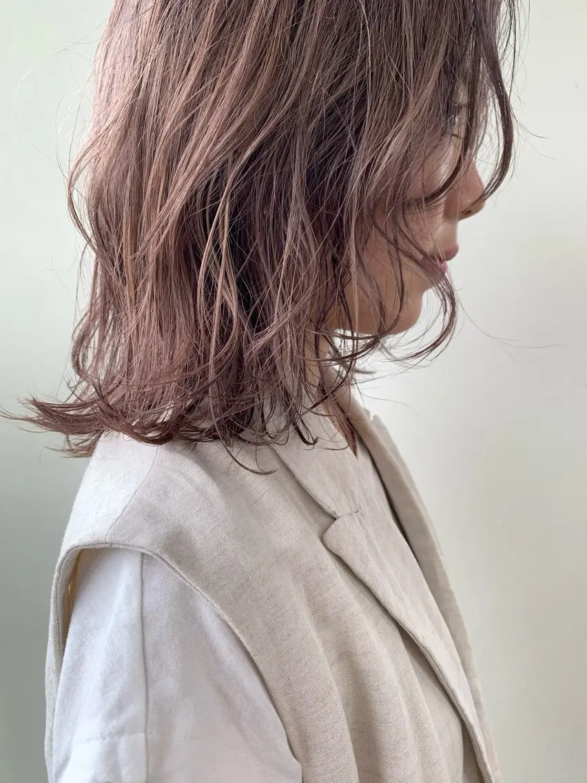 セミロング ラベンダーベージュ 横谷 智江のヘアスタイル