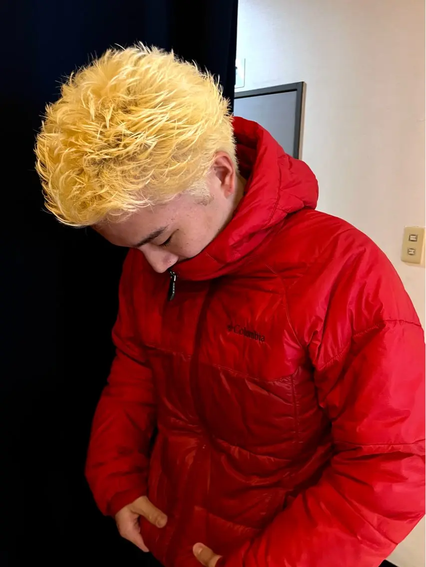 〈ホワイト系カラーにオススメ！〉メンズカット+トリプルカラーの写真