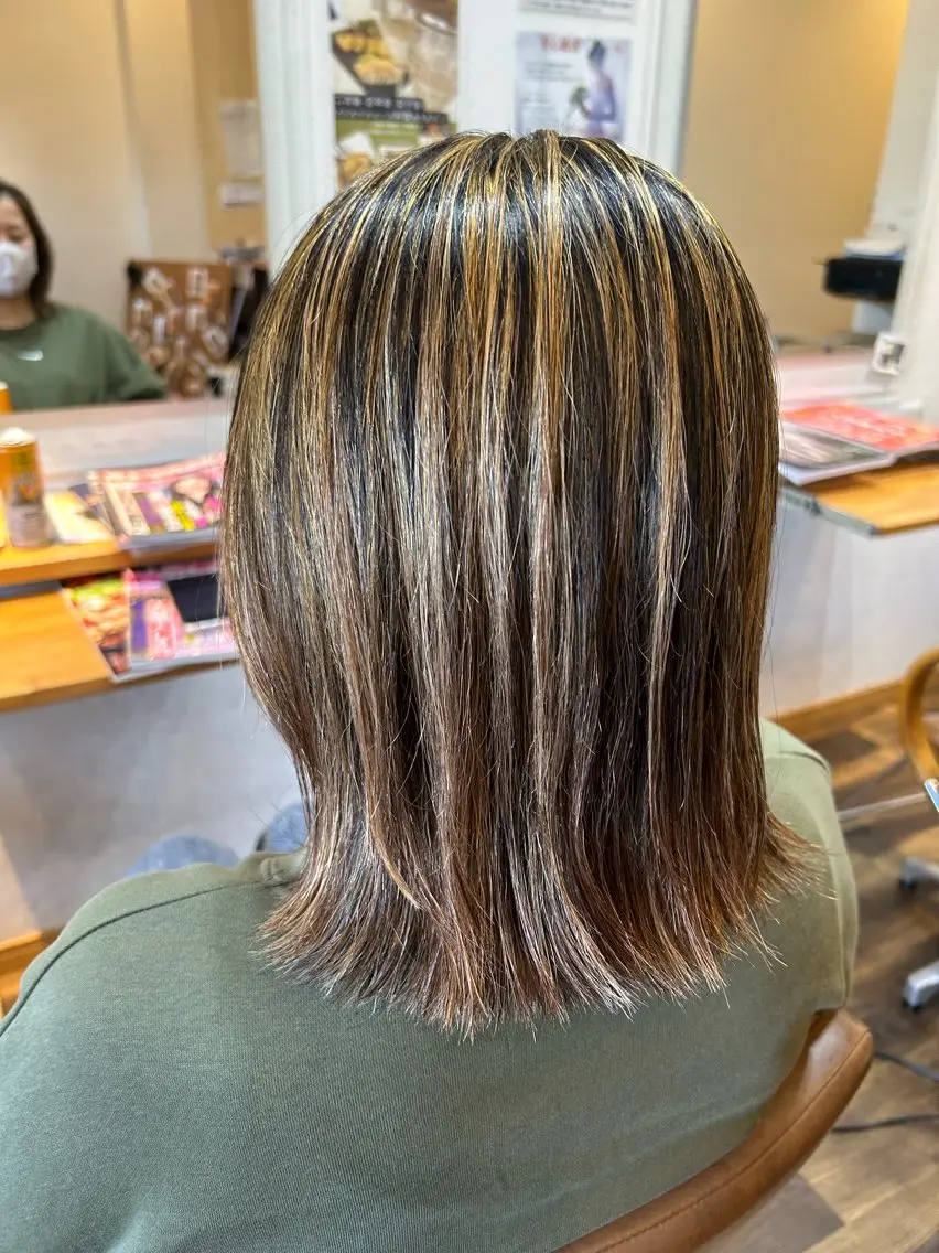 ミディアム カラー 石川 奈緒子のヘアスタイル