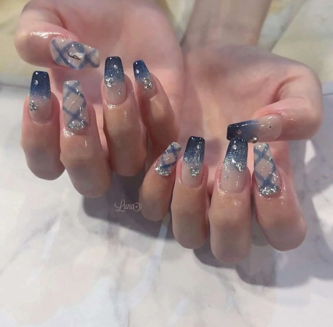 ネイル 長さ出し グラデーション 卒業式 キラキラネイル マグネットネイル ハンドネイル Lee Nails チップ長さだし専門店のネイルデザイン