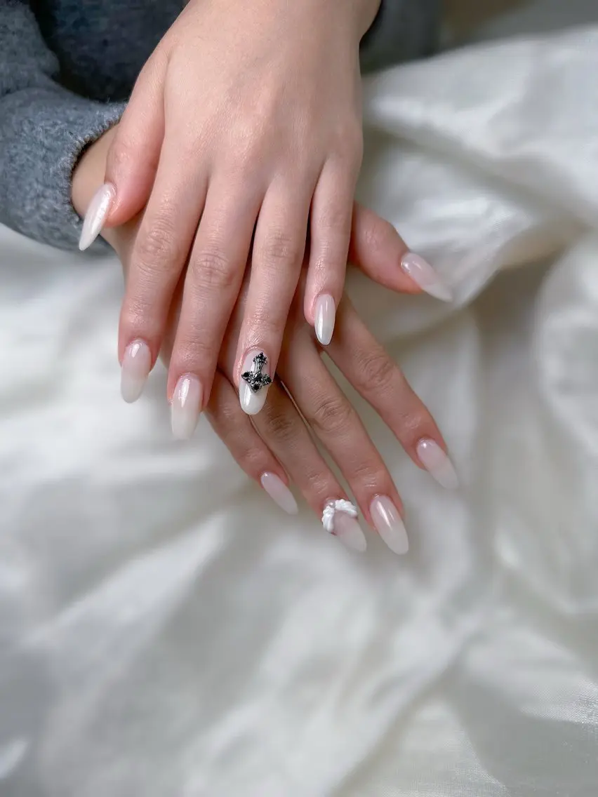 ネイル 長さ出し ワンカラーネイル ハンドネイル Maggie nailクロのネイルデザイン