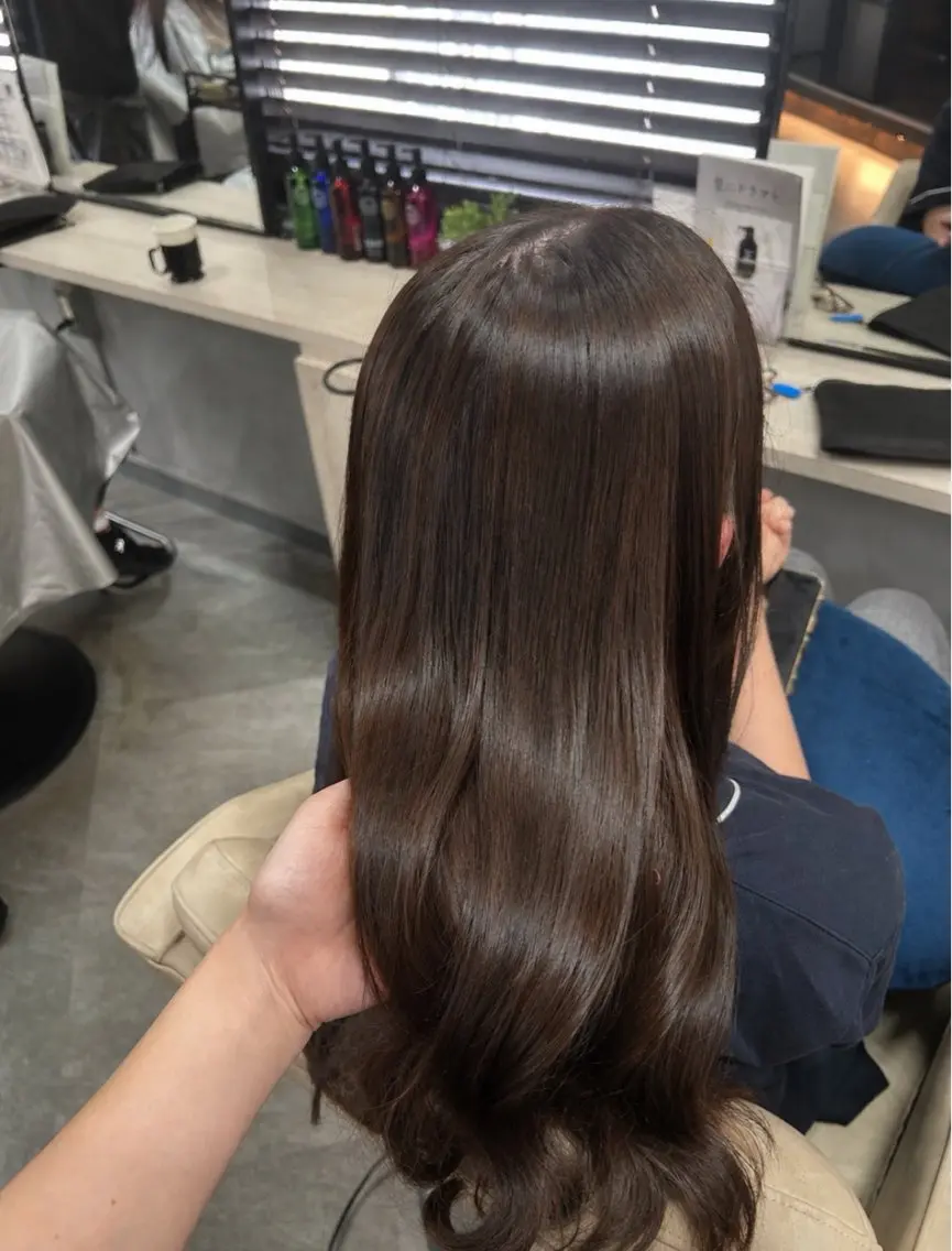 ロング カラー ベージュカラー ヘアカラー トリートメント 羽成 優衣菜のヘアスタイル