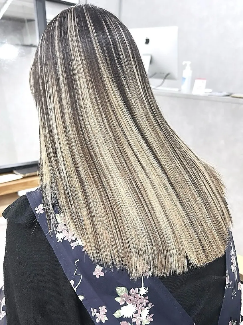 ロング カラー ブリーチ ケアブリーチ ケアカラー 透明感カラー ダブルカラー カット ヘアカラー トリートメント ili 大阪のヘアスタイル