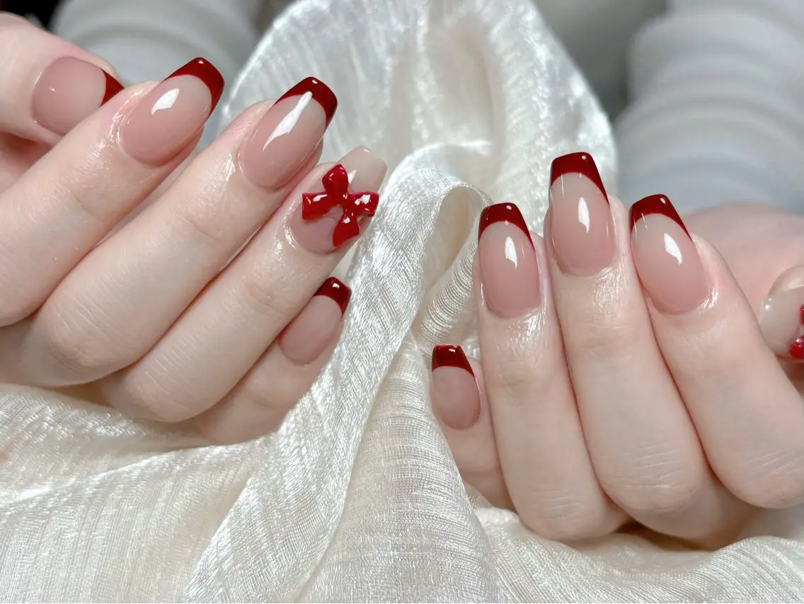 ネイル オーロラネイル チークネイル フレンチネイル ジェルネイル ガラスフレンチ ハンドネイル Nail Jolieのネイルデザイン