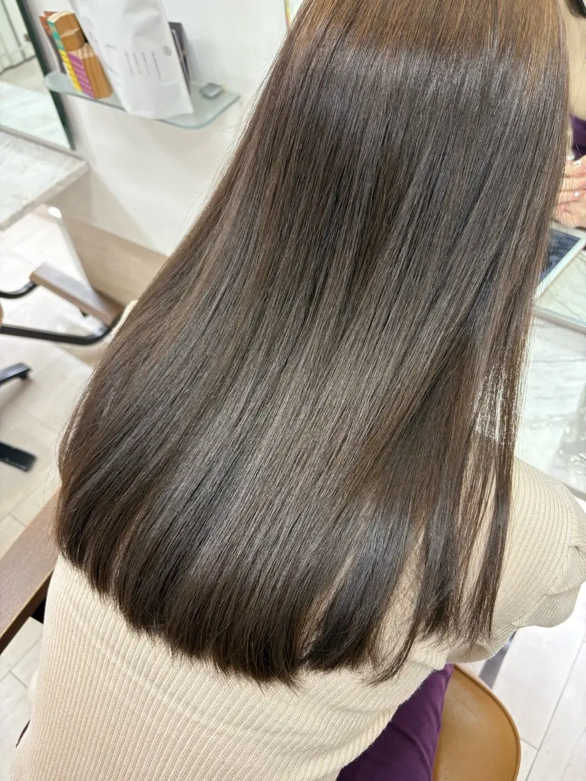 カラー 栗田 優月のヘアスタイル