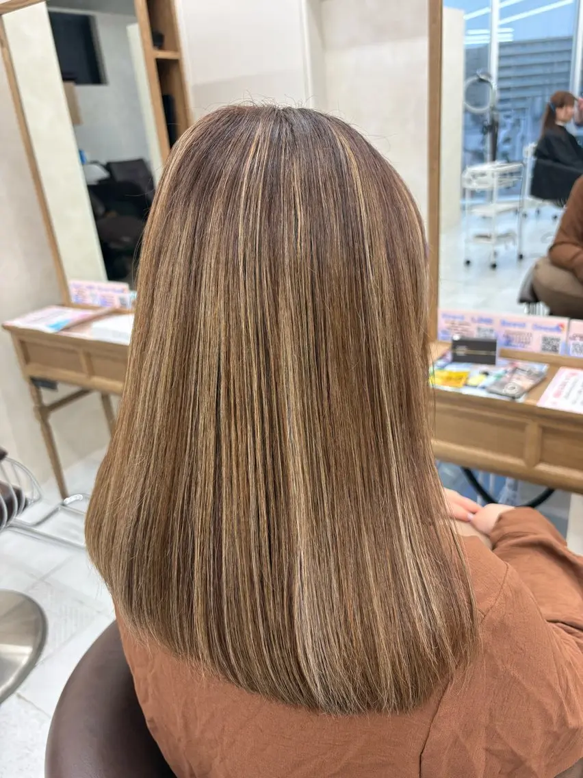 セミロング カラー ハイライトカラー ハイライト 外人風ハイライト/ 艶カラーのヘアスタイル