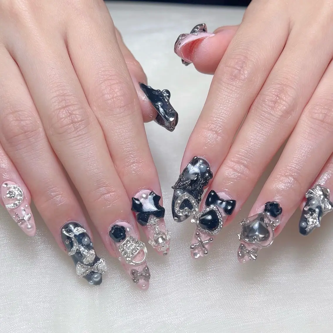 メンズ ネイル メンズ韓国風 アートネイル オーロラネイル ガーリー キラキラネイル ハンドネイル Nail salon 木にいるのネイルデザイン