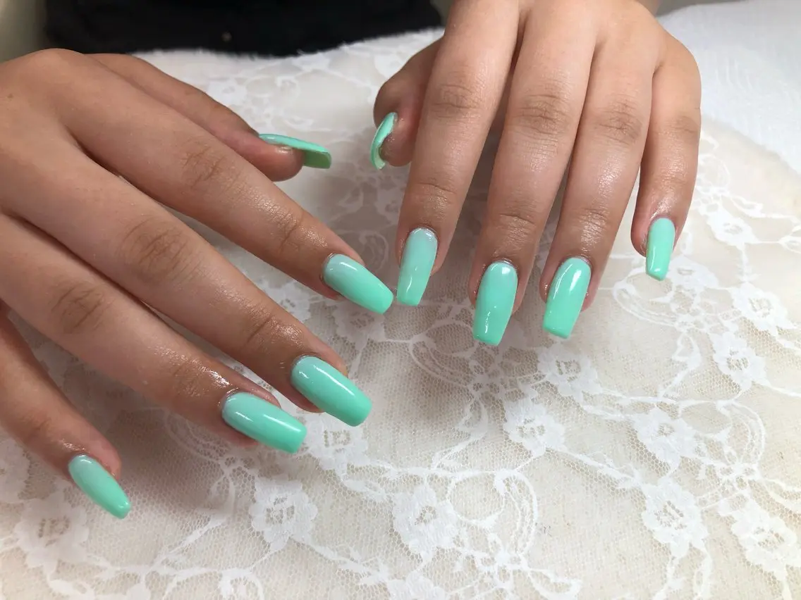 ネイル ジェルネイル グリーン ワンカラーネイル パラジェル ハンドネイル ハンドケア 心斎橋Salon Epokkuのネイルデザイン