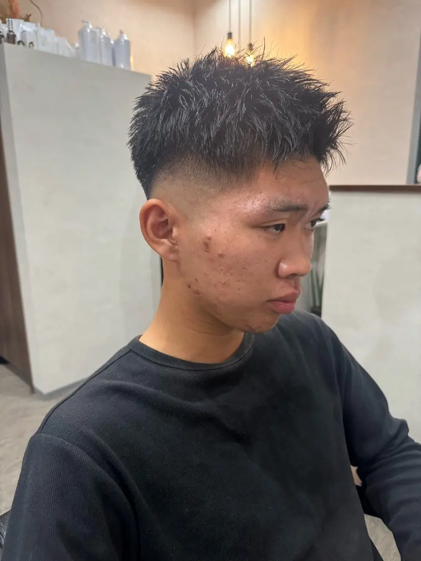 ショート メンズ フェードカット スキンフェード カット 鈴木 陸のヘアスタイル