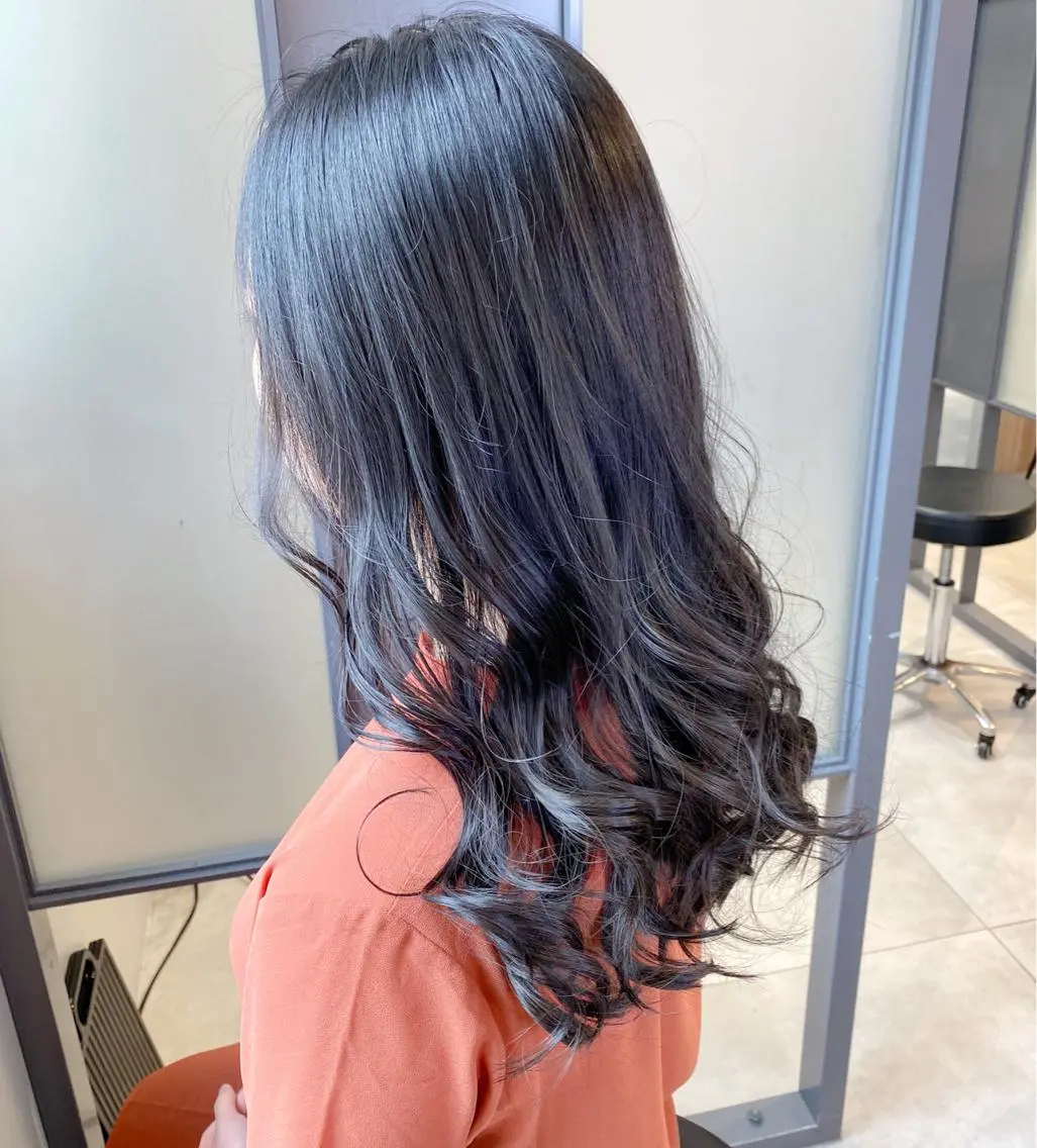 セミロング カラー ブルーカラー ラベンダーカラー 【透明感、艶髪】西村 有司のヘアスタイル