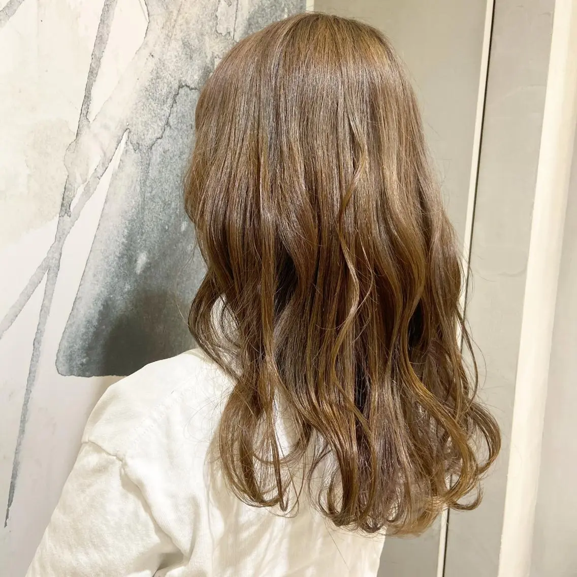 セミロング カラー ベージュカラー 透明感カラー 外国人風カラー カジュアルを女っぽく 𝗮𝘆𝗮𝗰𝗼のヘアスタイル