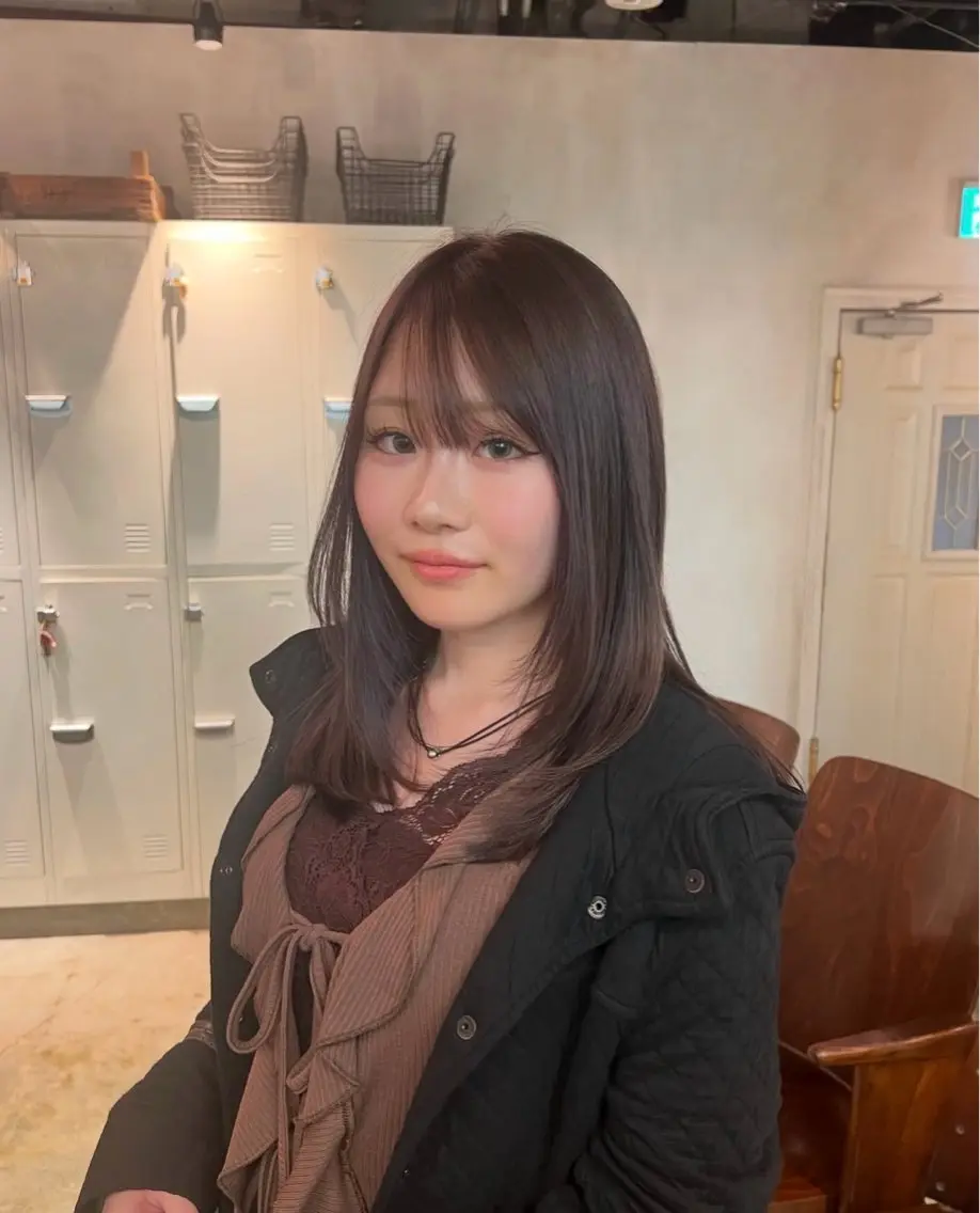 ミディアム レイヤーカット ヘアカラー さくらい まりこのヘアスタイル