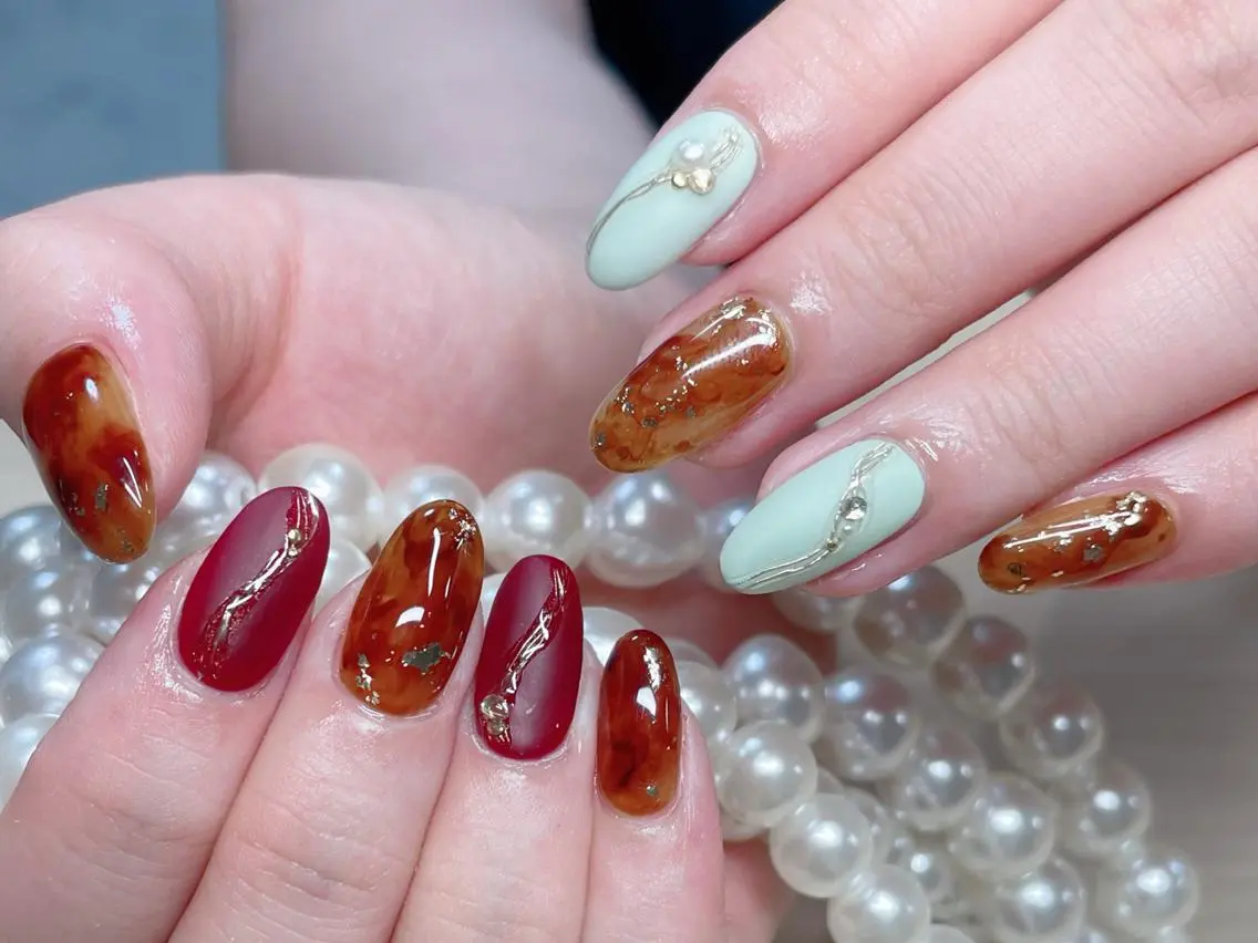 ネイル 長さ出し フレンチネイル キラキラネイル マグネットネイル ニュアンスネイル Lucky nail salonのネイルデザイン