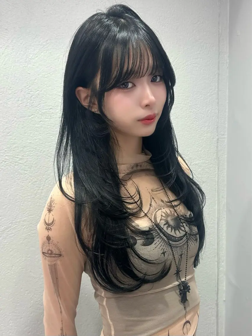 ロング カット ヘアカラー 𝑴𝑶𝑲𝑨渋谷 トレンド韓国ヘア🩷のヘアスタイル