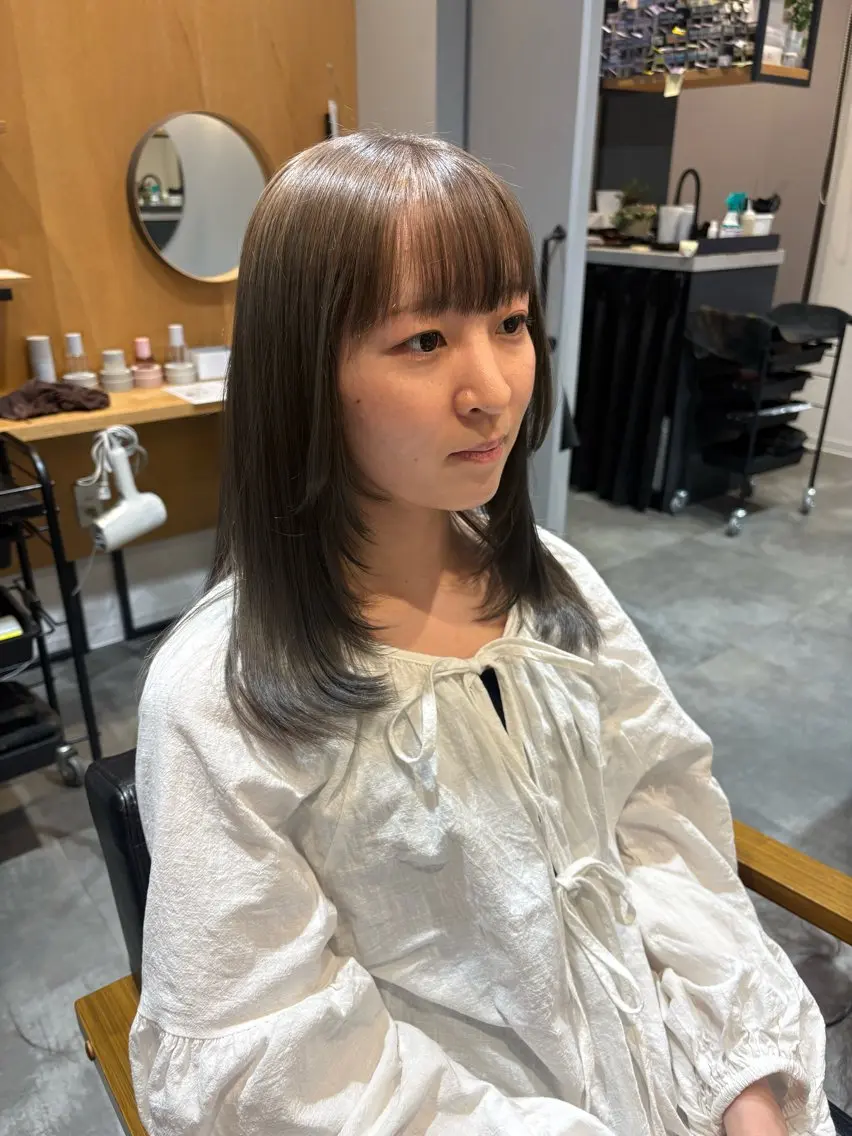 ミディアム カット ヘアカラー 小堀 いぶきのヘアスタイル
