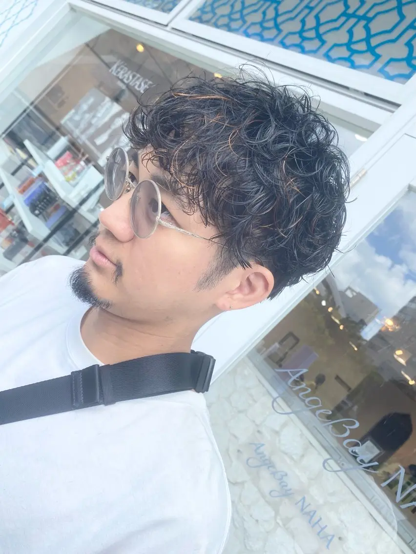 ショート パーマ メンズ カット パーマ 饒平名 知也のヘアスタイル